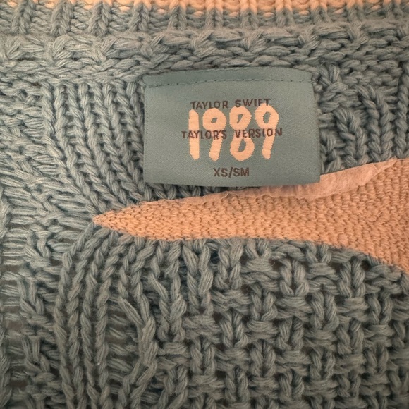 Taylor Swift Official 1989 (Taylor’s Version) Cardigan - Picture 3 of 3